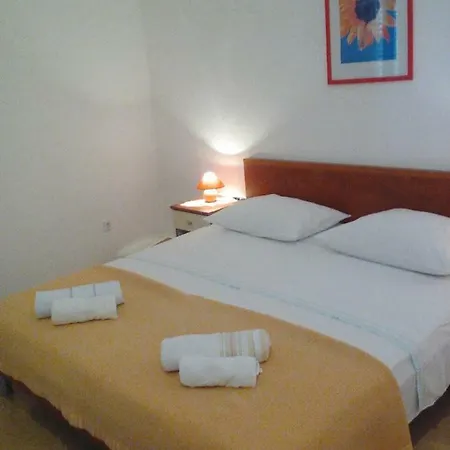 Pivac Guest house Tisno