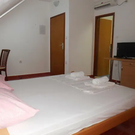 Guest house Pivac 3*